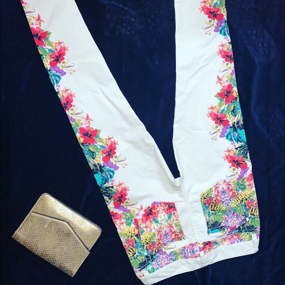 Beautiful Flower Design Pants - Picture 3 of 3